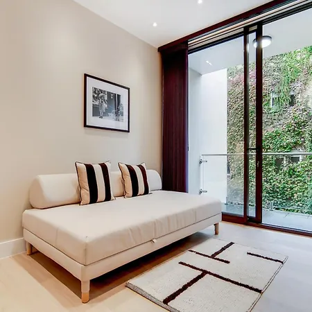 The Borough Collection Near Bridge And Borough Market * London