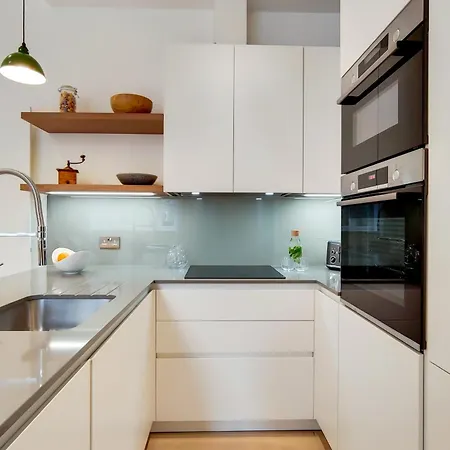 The Borough Collection Near Bridge And Borough Market * London