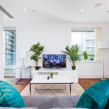 3 Bed In Canary Wharf, Weekly & Monthly Offers *