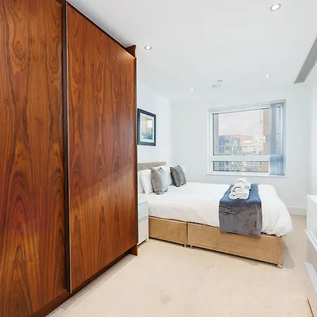3 Bed In Canary Wharf, Weekly & Monthly Offers Apartment London