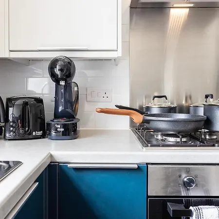 Apartment New 1 Bed Zone 2 Ideal For Contractors Free Parking & Near Uber Boat Pier , Long Welcome , Offers *