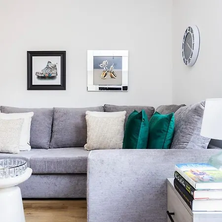 New 1 Bed Zone 2 Ideal For Contractors Free Parking & Near Uber Boat Pier , Long Welcome , Offers London