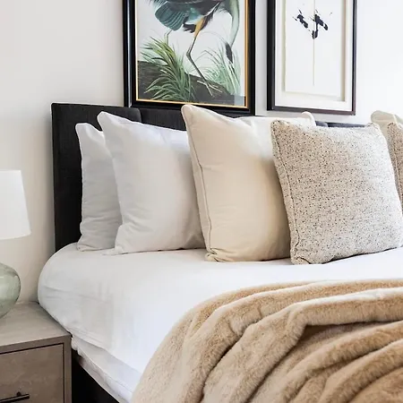 New 1 Bed Zone 2 Ideal For Contractors Free Parking & Near Uber Boat Pier , Long Welcome , Offers