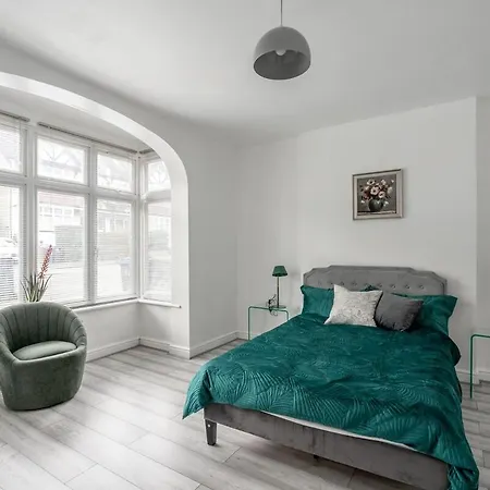 Spacious Modern In South Croydon アパート パーリー