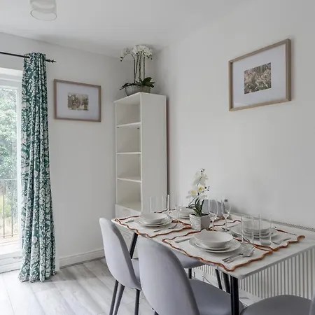 Spacious Modern In South Croydon パーリー