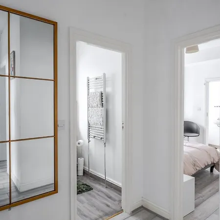 Spacious Modern In South Croydon アパート パーリー