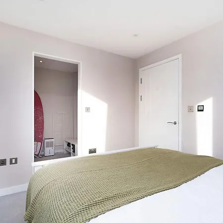 Charming & Modern Flat With Balcony * Londres
