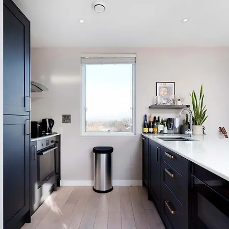 Charming & Modern Flat With Balcony Apartment