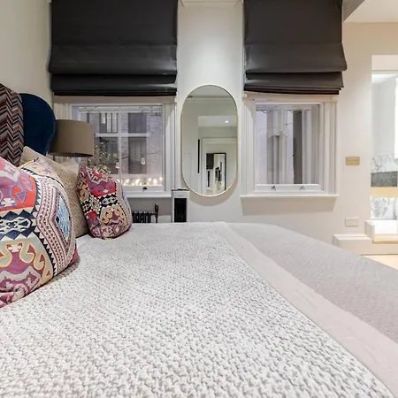 Luxurious 3 Bed Covent Garden Penthouse