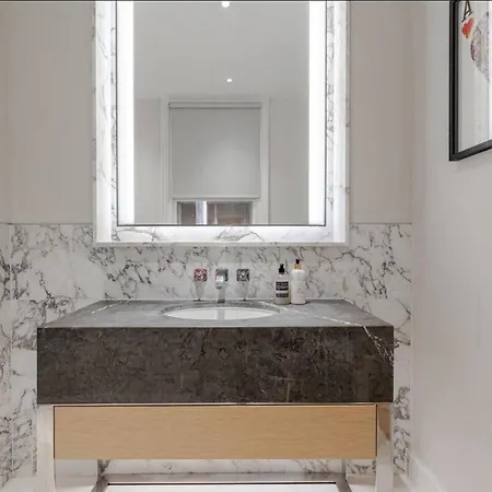 Luxurious 3 Bed Covent Garden Penthouse *