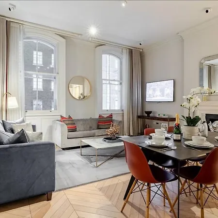 Luxurious 3 Bed Covent Garden Penthouse * 런던