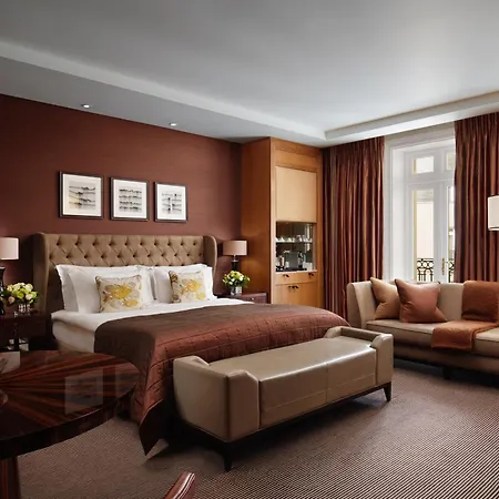Otel Corinthia