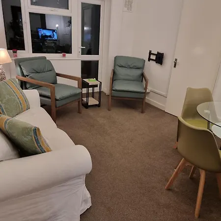 Apartment Conveniently Located Comfortable Close To Notting Hill *