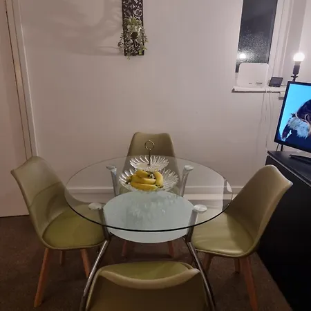 Conveniently Located Comfortable Close To Notting Hill * London