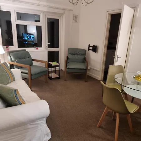 Apartment Conveniently Located Comfortable Close To Notting Hill