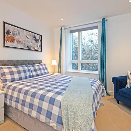 Grand Kew Gardens Daire