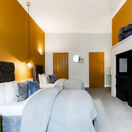 Off Oxford Circus! Large Unique Artist's Family And Friends Apartment