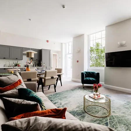 Off Oxford Circus! Large Unique Artist's Family And Friends Apartment *