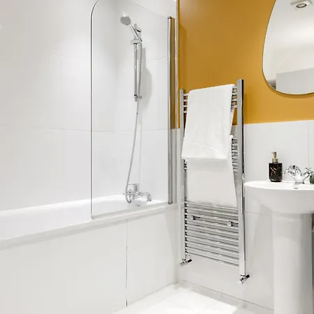 Off Oxford Circus! Large Unique Artist's Family And Friends Apartment London