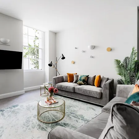 Off Oxford Circus! Large Unique Artist's Family And Friends Apartment