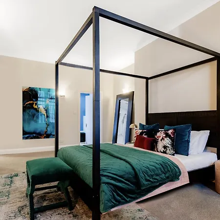 Off Oxford Circus! Large Unique Artist's Family And Friends Apartment *
