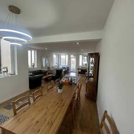 North A Spacious 7 Bedroom House Accommodating Up To 18 People Complete With Own Gym And Table Tennis Dom wakacyjny Londyn