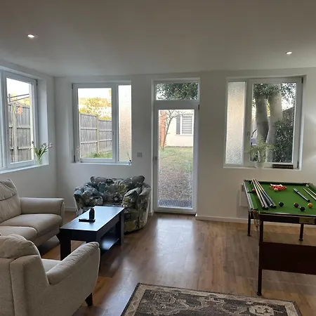 North Spacious: 7-bedroom Group Retreat With Gym *