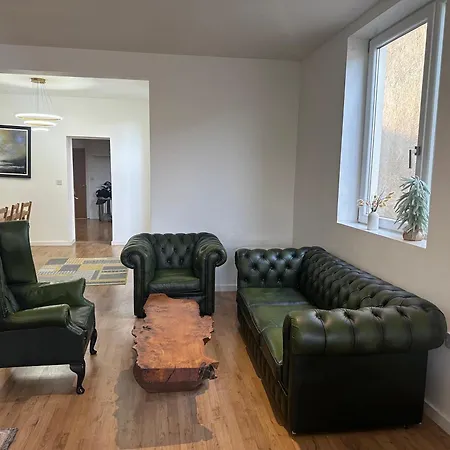 North Spacious: 7-bedroom Group Retreat With Gym * London