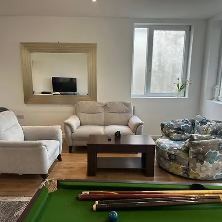 North Spacious: 7-bedroom Group Retreat With Gym Holiday home *