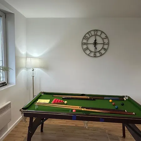 North Spacious: 7-bedroom Group Retreat With Gym London