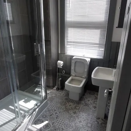 Chandos - 4 Bedroom House - 20 Mins To Centre Dom wakacyjny Londyn