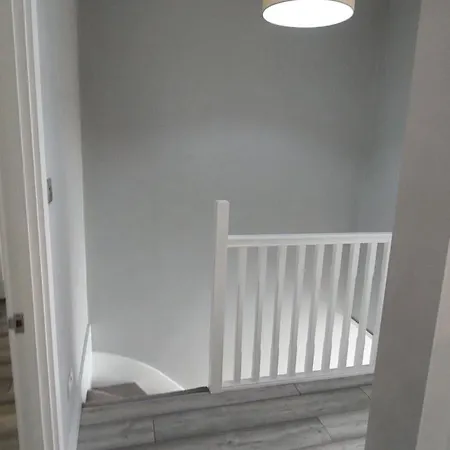 Chandos - 4 Bedroom House - 20 Mins To Centre