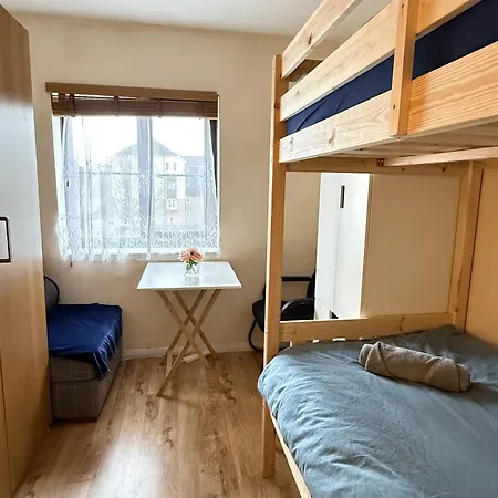 Wembley House Guest house *