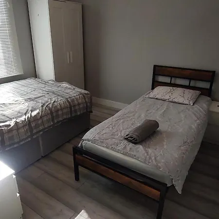 Chandos - 4 Bedroom House - 20 Mins To Centre * London