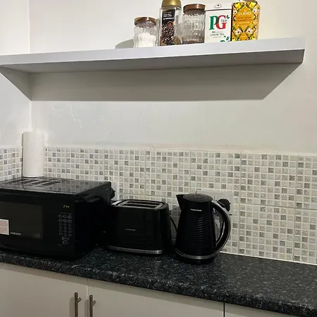 Apartment One Bedroom Flat In Chiswick W4 *