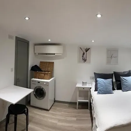 Cosy, Self-contained Thornton Heath