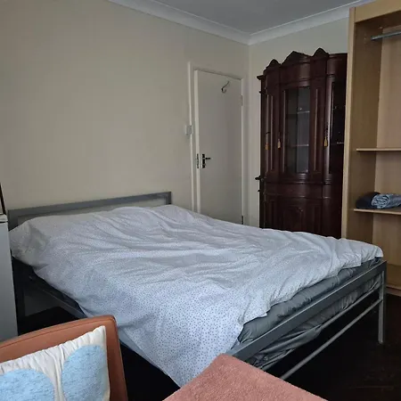 Guest house Heathrow Airport Cranford