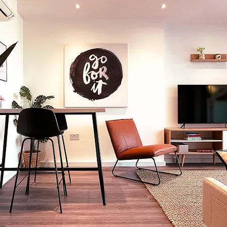 Luxe London Pad With Free Parking