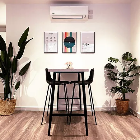 Luxe London Pad With Free Parking Appartement