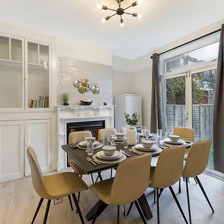 Finsbury Park Hideout Sleeps 10 Holiday home