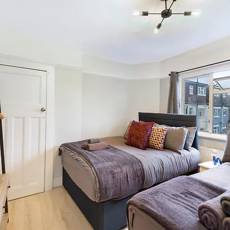 Finsbury Park Hideout Sleeps 10 *