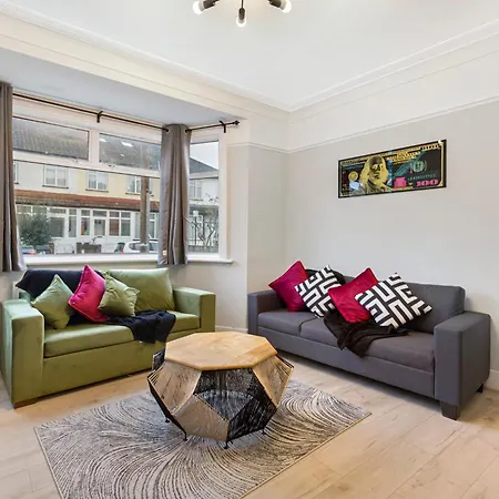 Finsbury Park Hideout Sleeps 10