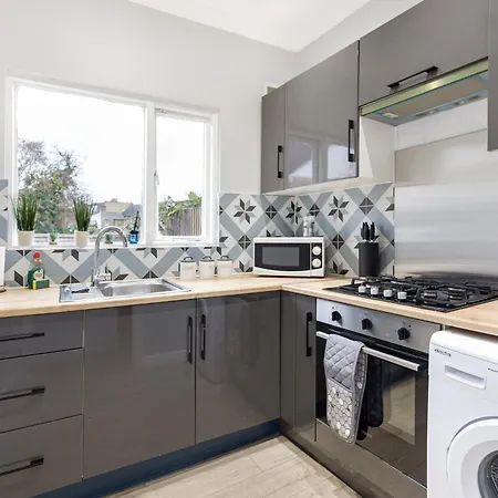Finsbury Park Hideout Sleeps 10 Holiday home London