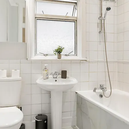 Finsbury Park Hideout Sleeps 10 *