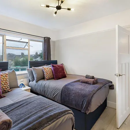 Finsbury Park Hideout Sleeps 10 London