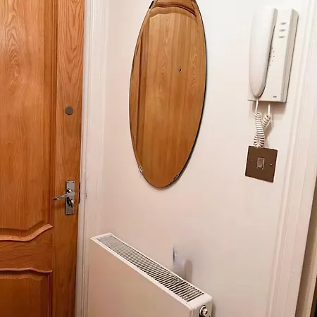 Superb In Willesden Green, 10mins To London