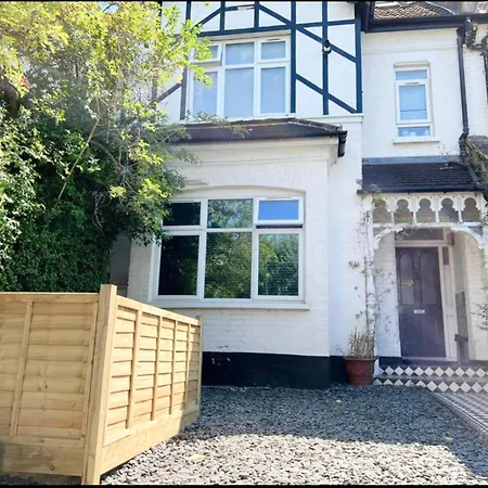 Superb In Willesden Green, 10mins To Londen