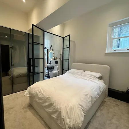 The Location! Holland Park *