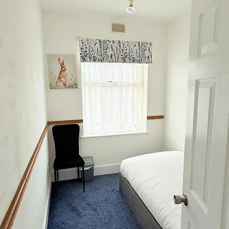 Luxury House In 21 Minute Train Journey From London Ilford