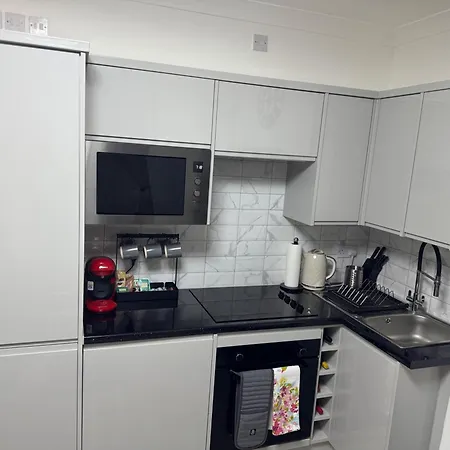 Cozy 2br-5guests-near Attractions-garden London